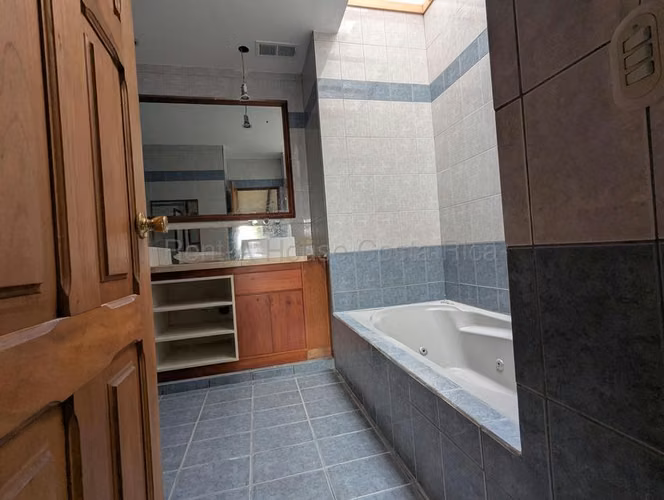 ESCAZU,SAN RAFAEL. OPORTUNIDAD EN VENTA AMPLIA CASA MP 27-406 - Imagen 12