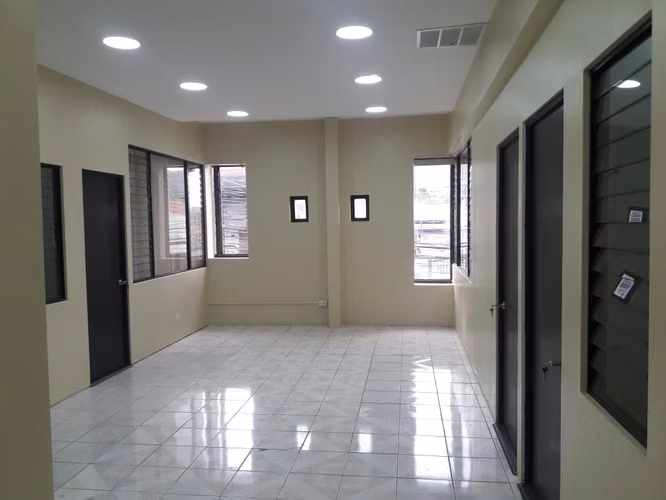 Alquiler de oficina en segundo piso muy seguro, Lomas de Ayarco