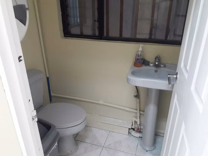 Alquiler de oficina en segundo piso muy seguro, Lomas de Ayarco