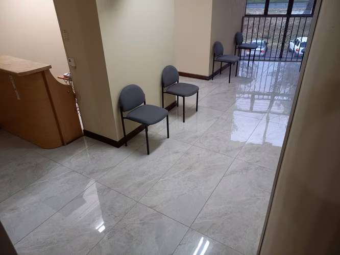 Alquiler de oficina en segundo piso muy seguro, Lomas de Ayarco
