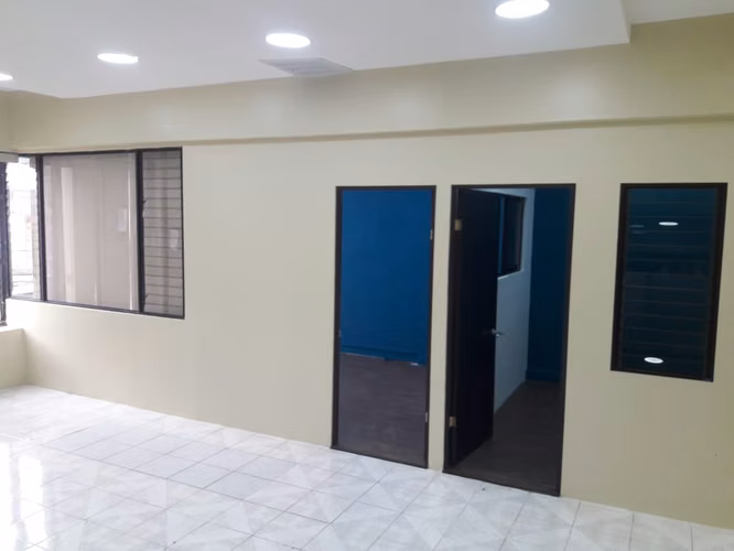 Alquiler de oficina en segundo piso muy seguro, Lomas de Ayarco