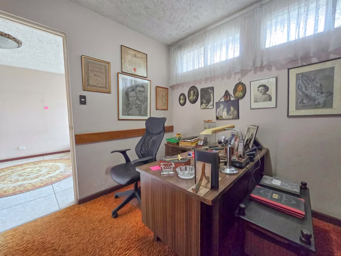 Casa Esquinera en Rohrmoser Nunciatura Ideal para Remodelar o Desarrollo de Apartamentos - Imagen 3