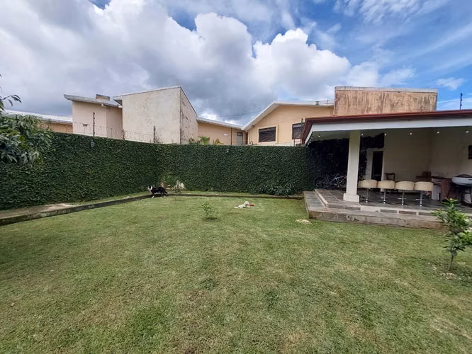 Venta de Casa con 5 parqueos en San Miguel de Santo Domingo - Imagen 15