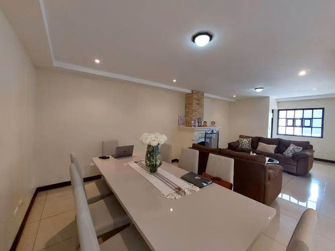 Venta de Casa con 5 parqueos en San Miguel de Santo Domingo - Imagen 5