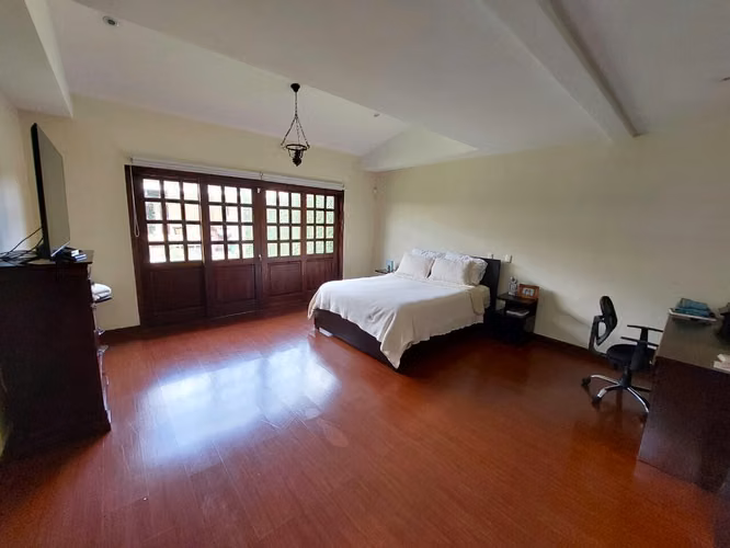 Venta de Casa con 5 parqueos en San Miguel de Santo Domingo - Imagen 9
