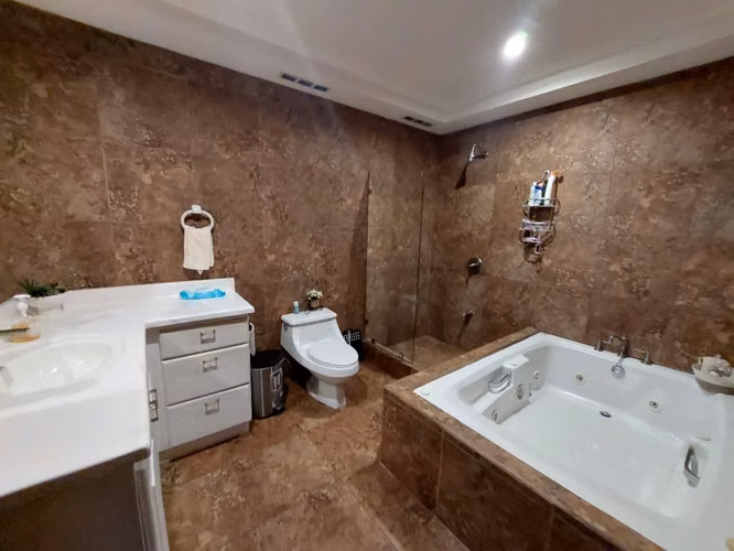 Venta de Casa con 5 parqueos en San Miguel de Santo Domingo - Imagen 10