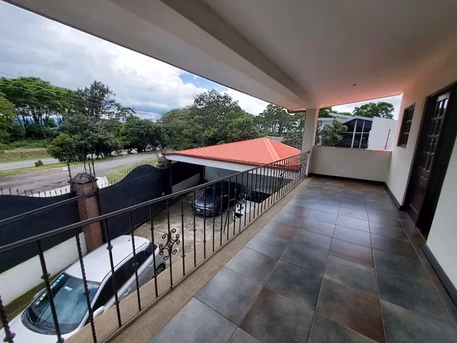 Venta de Casa con 5 parqueos en San Miguel de Santo Domingo - Imagen 18