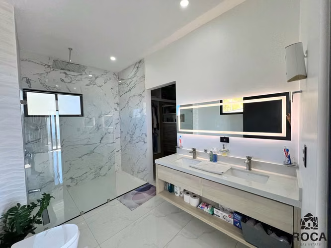 Venta de casa de lujo en Miravalles PZ