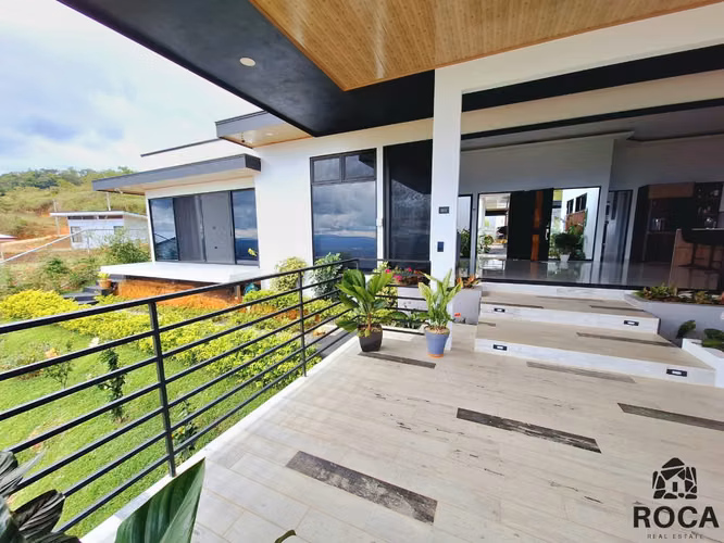 Venta de casa de lujo en Miravalles PZ