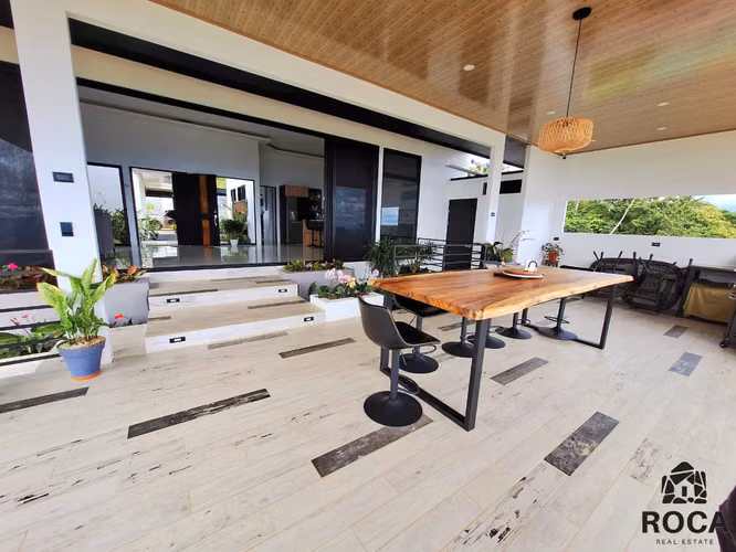Venta de casa de lujo en Miravalles PZ