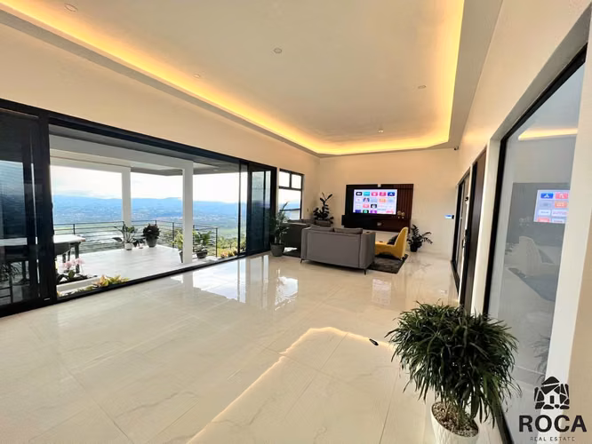 Venta de casa de lujo en Miravalles PZ