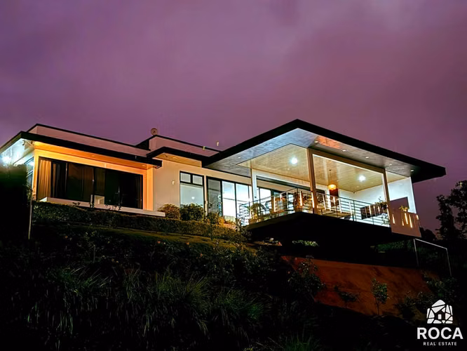 Venta de casa de lujo en Miravalles PZ
