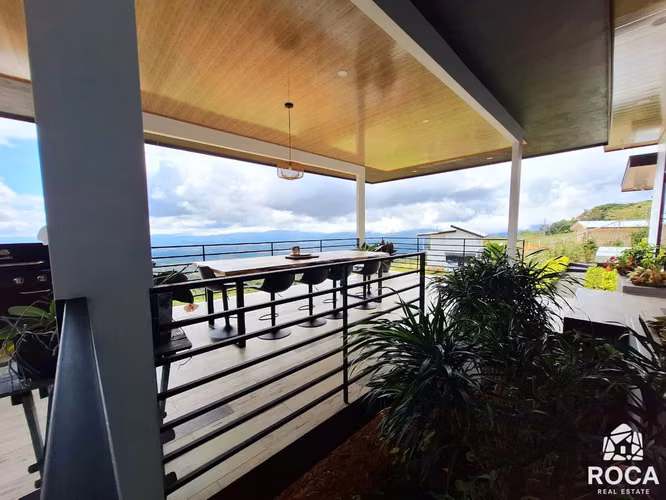 Venta de casa de lujo en Miravalles PZ