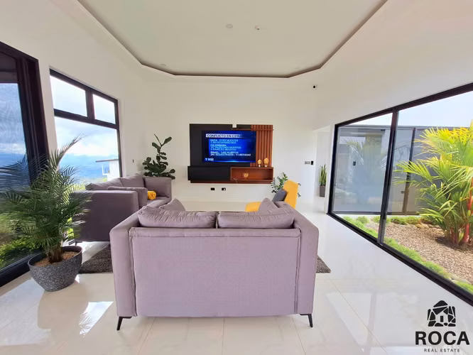 Venta de casa de lujo en Miravalles PZ