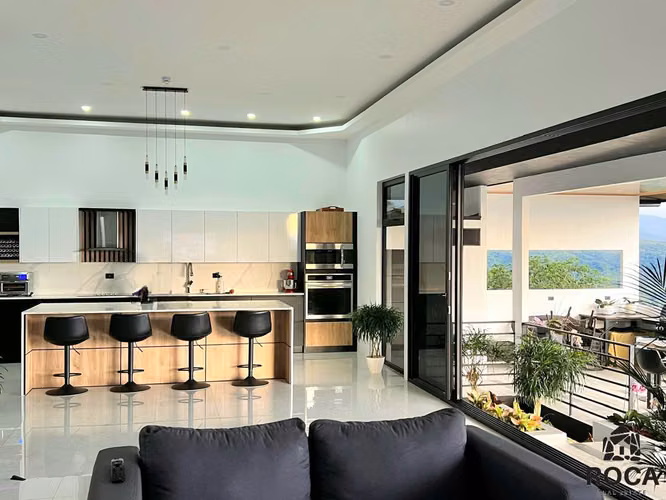 Venta de casa de lujo en Miravalles PZ