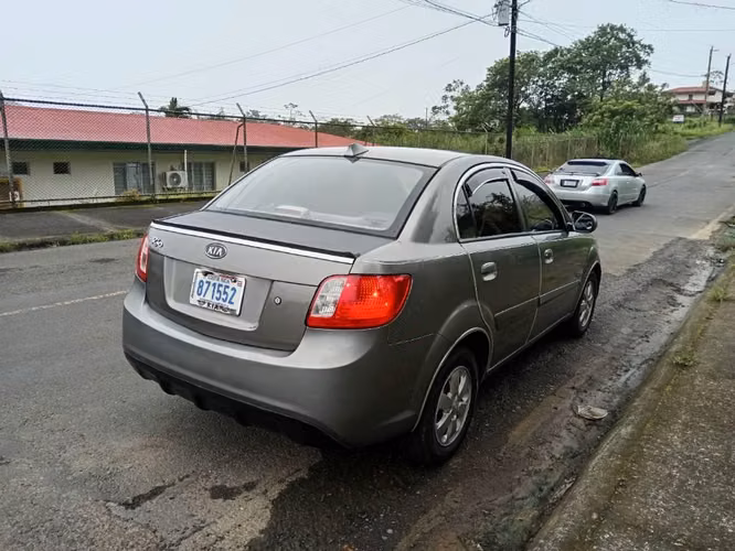 Kia rio 2011