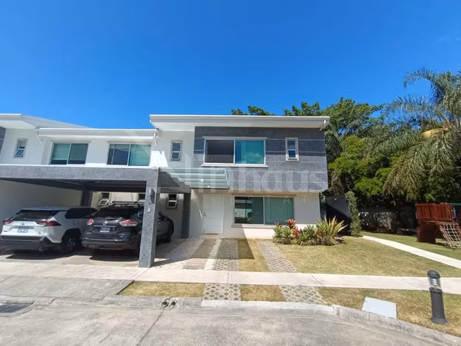 Venta de casa esquinera en condominio en Santa Ana Rio Oro - Imagen 9