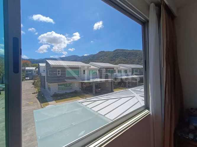 Venta de casa esquinera en condominio en Santa Ana Rio Oro - Imagen 18