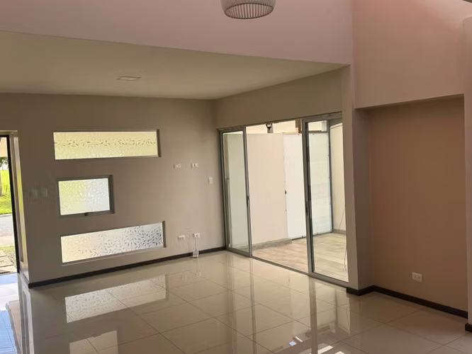Casa de 1 nivel en Alquiler – Los Arcos, Cariari, Heredia - Imagen 8