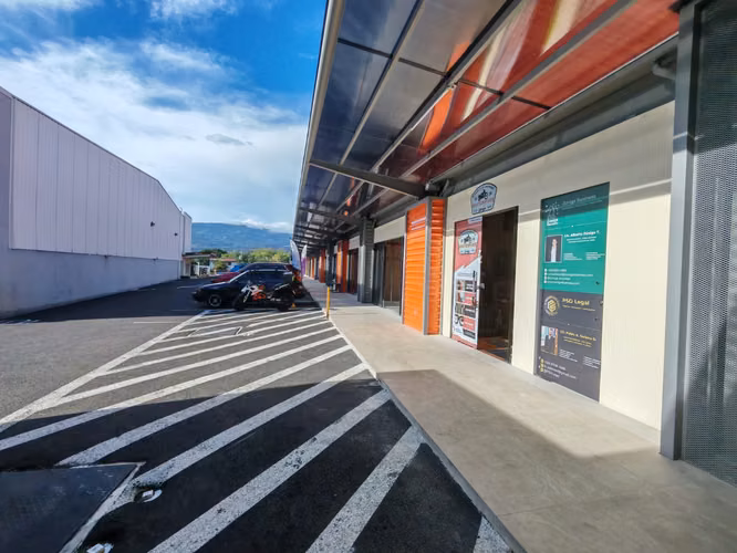 ALQUILER DE LOCAL COMERCIAL CONTIGUO A MUNDO MAGICO EN SAN FRANCISCO DE HEREDIA - Imagen 9
