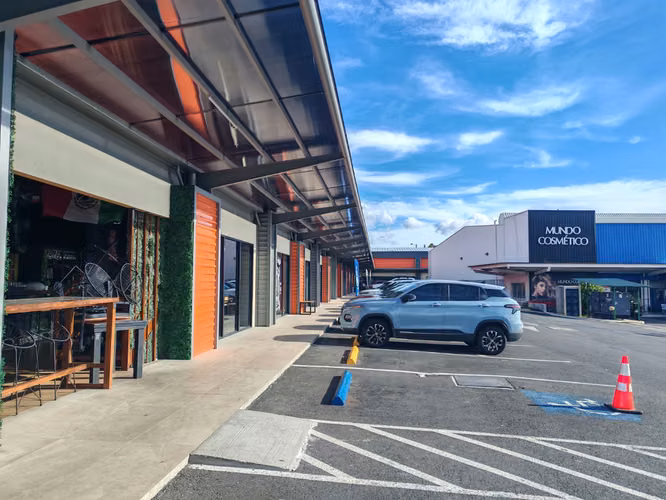 ALQUILER DE LOCAL COMERCIAL CONTIGUO A MUNDO MAGICO EN SAN FRANCISCO DE HEREDIA - Imagen 10