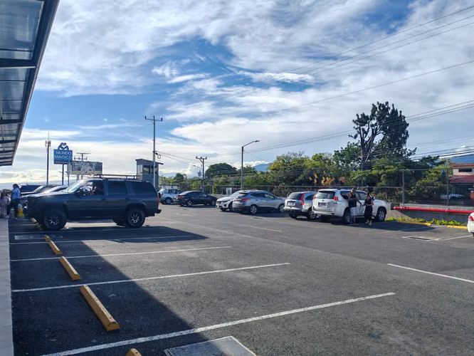 ALQUILER DE LOCAL COMERCIAL CONTIGUO A MUNDO MAGICO EN SAN FRANCISCO DE HEREDIA - Imagen 7