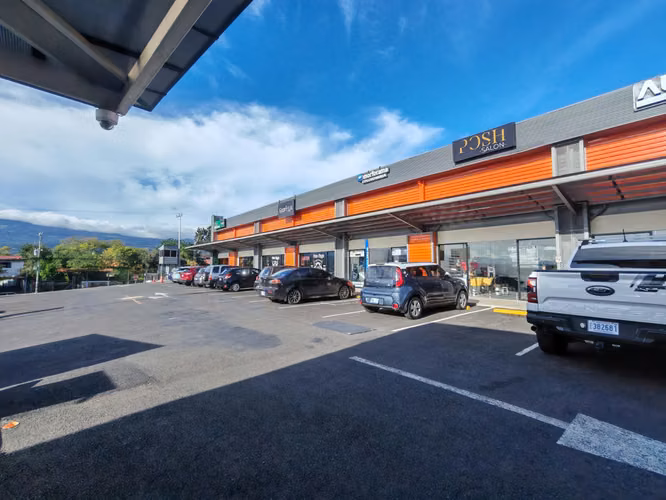 ALQUILER DE LOCAL COMERCIAL CONTIGUO A MUNDO MAGICO EN SAN FRANCISCO DE HEREDIA - Imagen 3