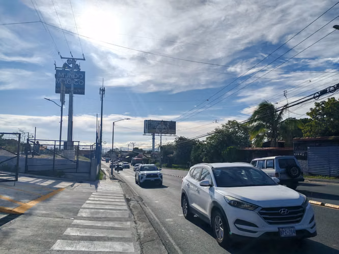 ALQUILER DE LOCAL COMERCIAL CONTIGUO A MUNDO MAGICO EN SAN FRANCISCO DE HEREDIA - Imagen 13