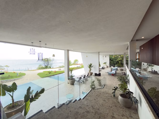Condominio de Lujo en Herradura con Piscina Infinita y Vistas Panorámicas - Imagen 14