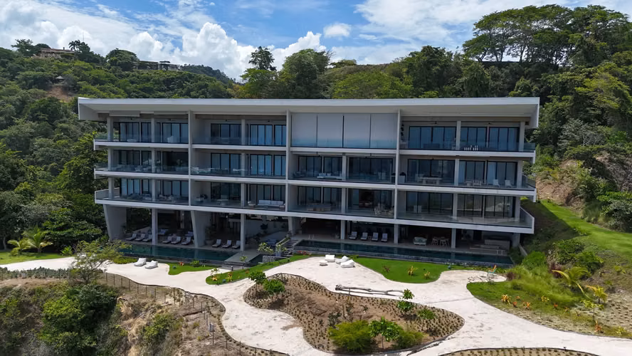 Condominio de Lujo en Herradura con Piscina Infinita y Vistas Panorámicas - Imagen 7