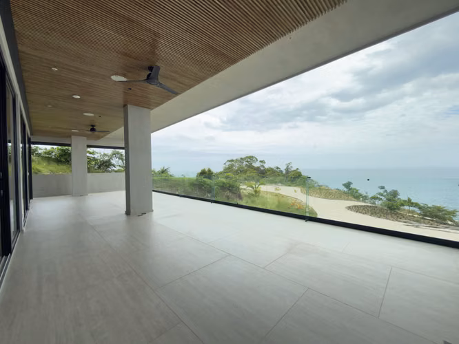 Condominio de Lujo en Herradura con Piscina Infinita y Vistas Panorámicas - Imagen 15
