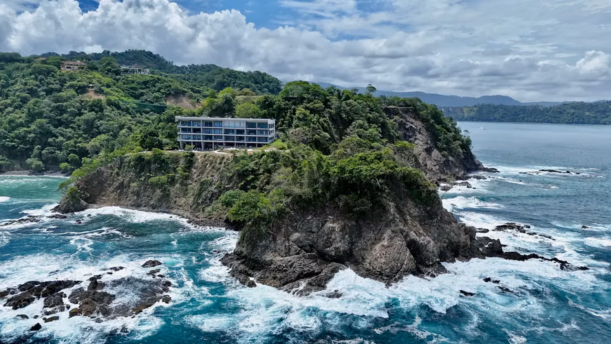 Condominio de Lujo en Herradura con Piscina Infinita y Vistas Panorámicas - Imagen 2