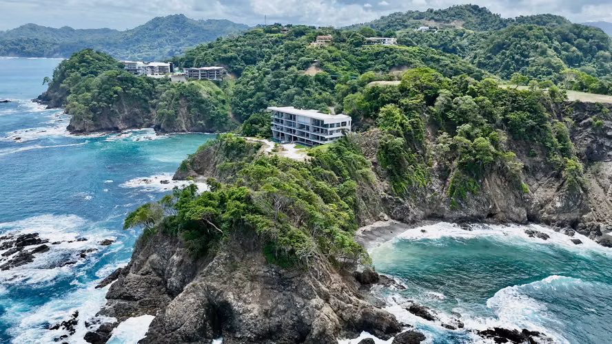 Condominio de Lujo en Herradura con Piscina Infinita y Vistas Panorámicas - Imagen 3