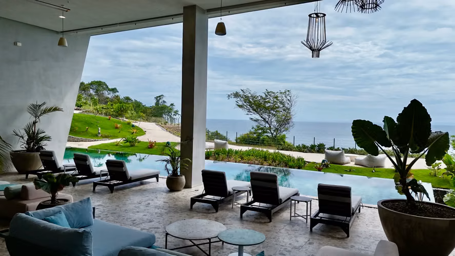 Condominio de Lujo en Herradura con Piscina Infinita y Vistas Panorámicas - Imagen 4