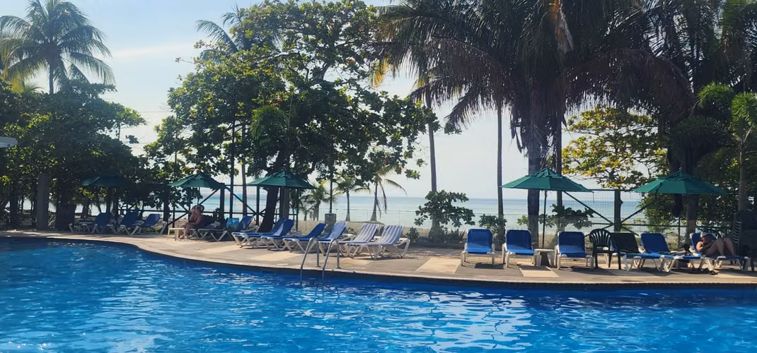Apartamento de dos habitaciones en Residencial Ampairo Punta Leona
