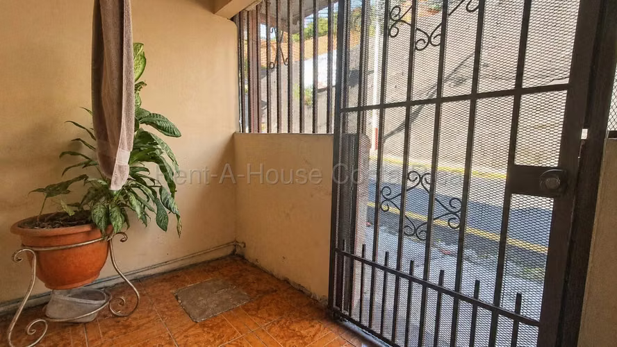 Venta de Casa de dos niveles en Heredia. - Imagen 8
