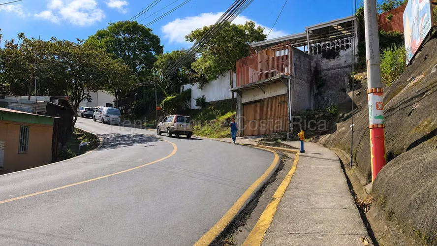 Venta de Casa de dos niveles en Heredia. - Imagen 3