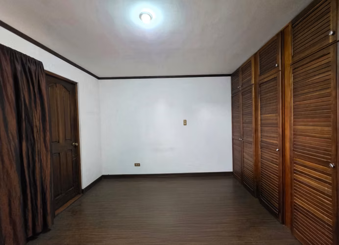 Venta de casa grande con 4 habitaciones. Curridabat - Imagen 14