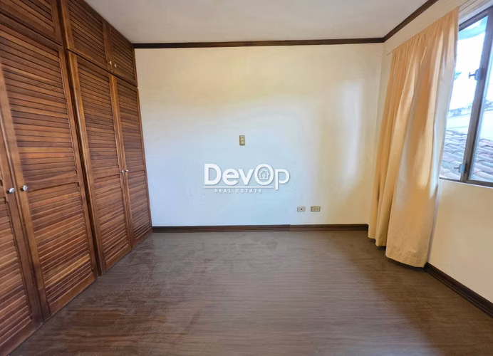 Venta de casa grande con 4 habitaciones. Curridabat - Imagen 11