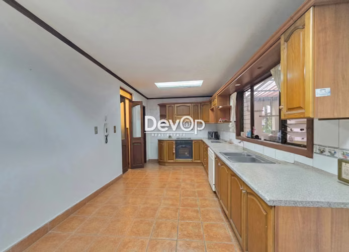 Venta de casa grande con 4 habitaciones. Curridabat - Imagen 6