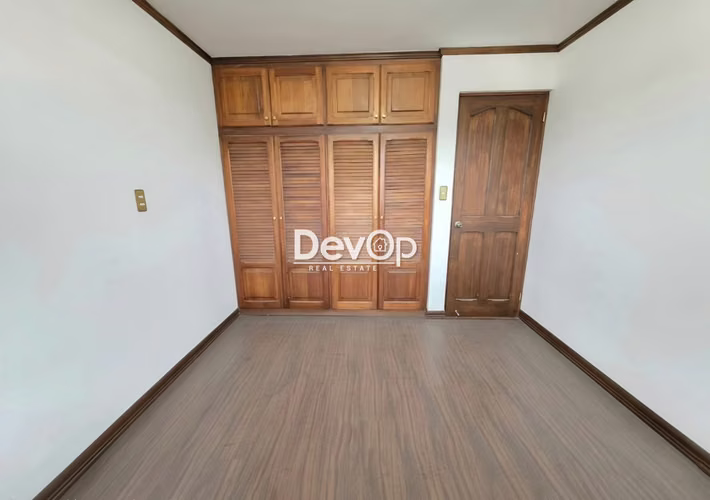 Venta de casa grande con 4 habitaciones. Curridabat - Imagen 9