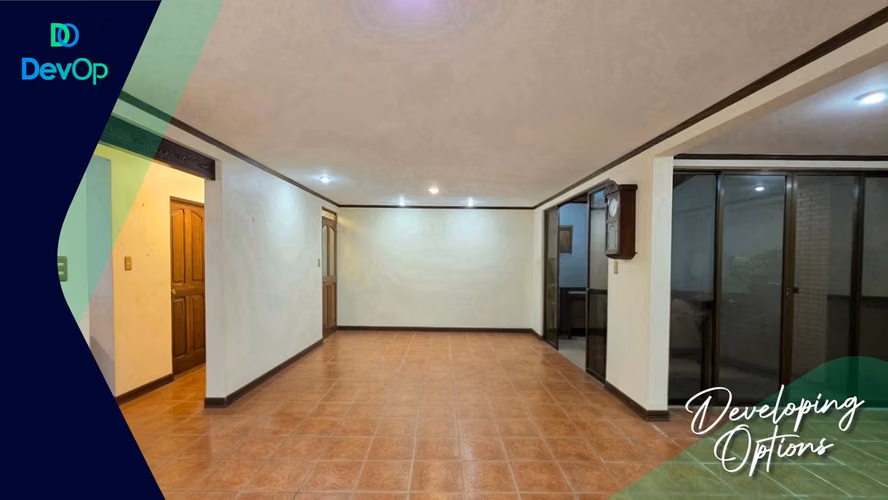 Venta de casa grande con 4 habitaciones. Curridabat