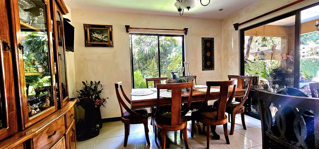 Venta de Casa en Moravia AMPLIA ZONA VERDE Condominio - Imagen 3