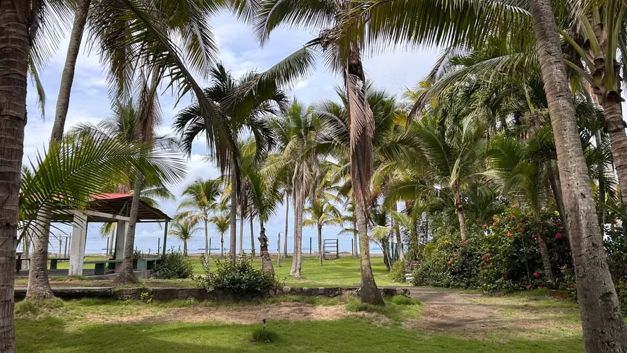 Puntarenas El Roble Frente a PLAYA!  #462