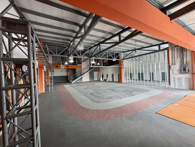 SE ALQUILA LOCAL COMERCIAL - 222m2 - PINARES - CURRIDABAT - Imagen 4
