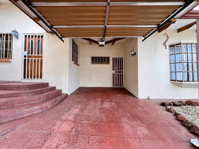 Casa  Sabanilla Montes de Oca | Zona Segura y Tranquila, 3 Hab, Doble Altura 89 millones - Imagen 2