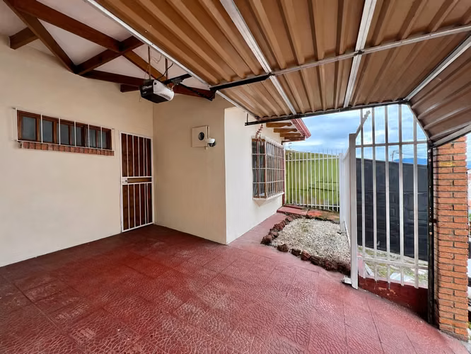 Casa  Sabanilla Montes de Oca | Zona Segura y Tranquila, 3 Hab, Doble Altura 89 millones