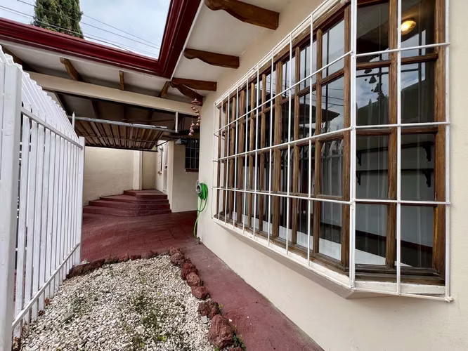 Casa  Sabanilla Montes de Oca | Zona Segura y Tranquila, 3 Hab, Doble Altura 89 millones - Imagen 4
