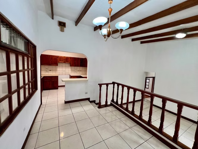 Casa  Sabanilla Montes de Oca | Zona Segura y Tranquila, 3 Hab, Doble Altura 89 millones - Imagen 7