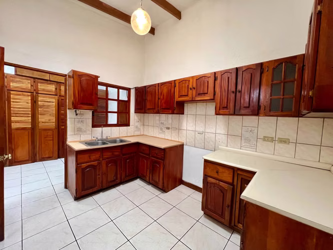 Casa  Sabanilla Montes de Oca | Zona Segura y Tranquila, 3 Hab, Doble Altura 89 millones - Imagen 11